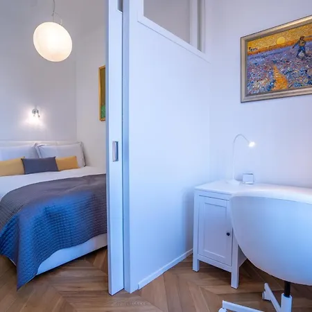 Apartment Downtown Luxury Retreat