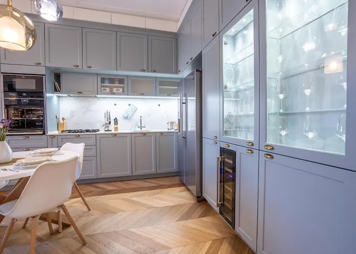 Downtown Luxury Retreat *