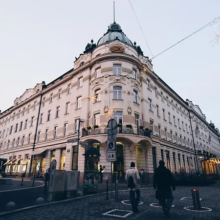 Downtown Luxury Retreat Апартаменты