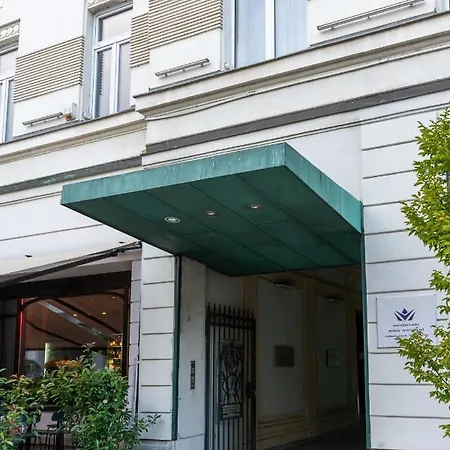 Апартаменты Downtown Luxury Retreat Любляна